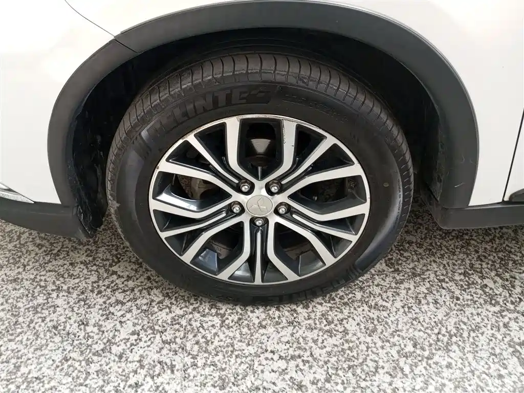 Mitsubishi Outlander 2018 2.4L 4WD Elite Edition 5-seater фото 25