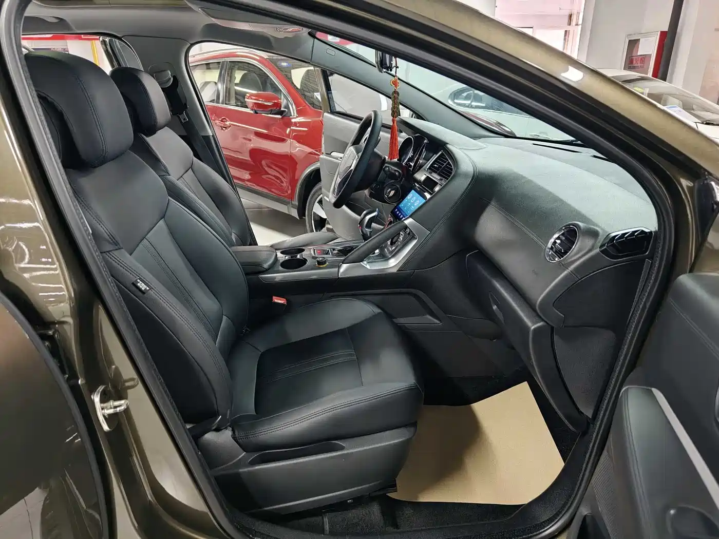 Peugeot 3008 2016 2.0L Automatic Standard Edition фото 9