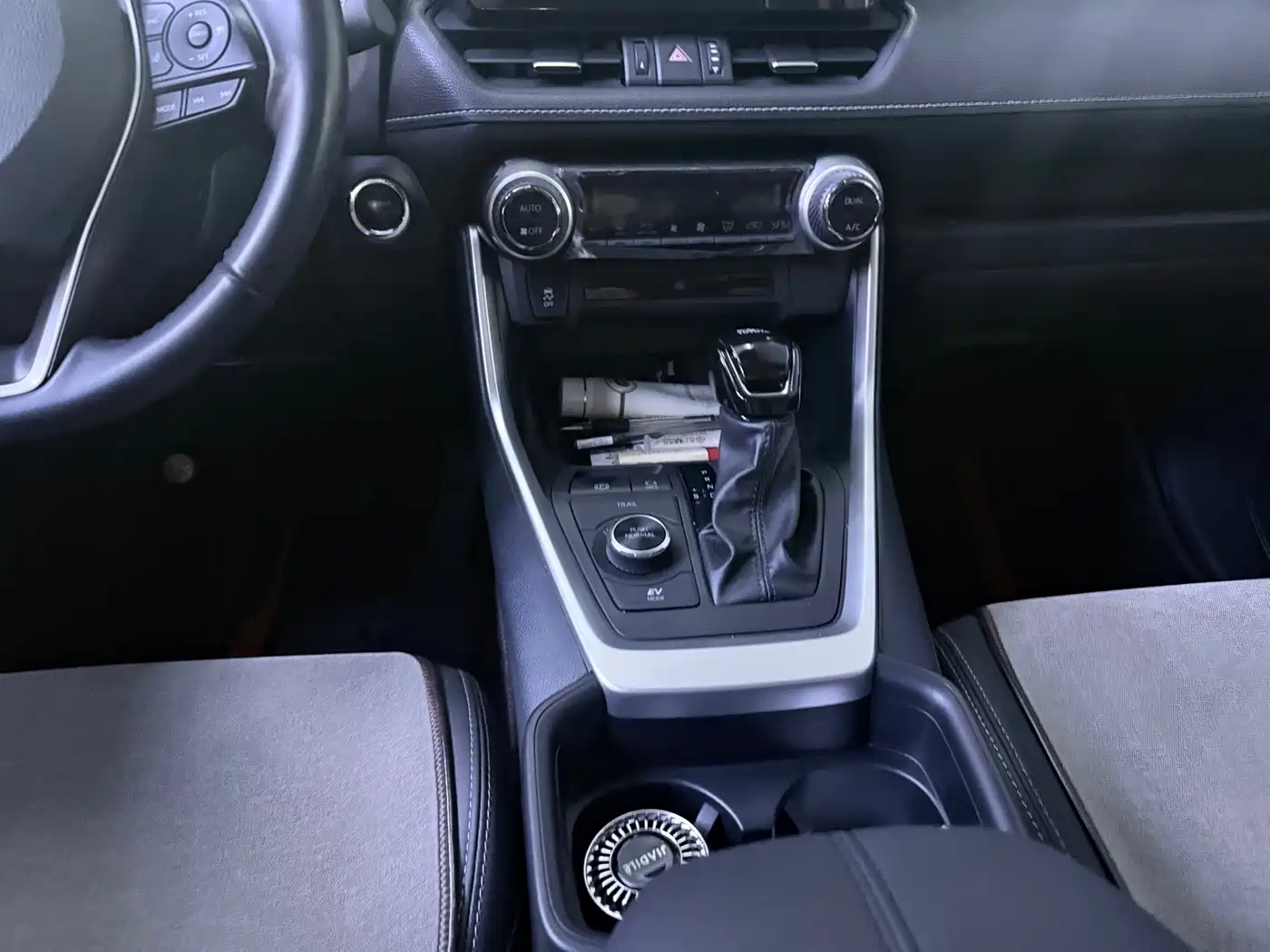 Toyota Wildlander 2024 Hybrid 2.5L E-CVT FWD Luxury PLUS Edition фото 11