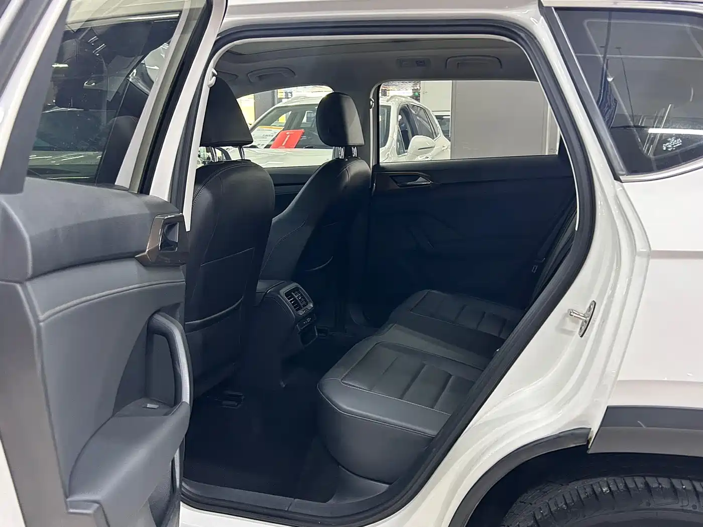 Volkswagen Tharu 2022 280TSI FWD Luxury Edition фото 10