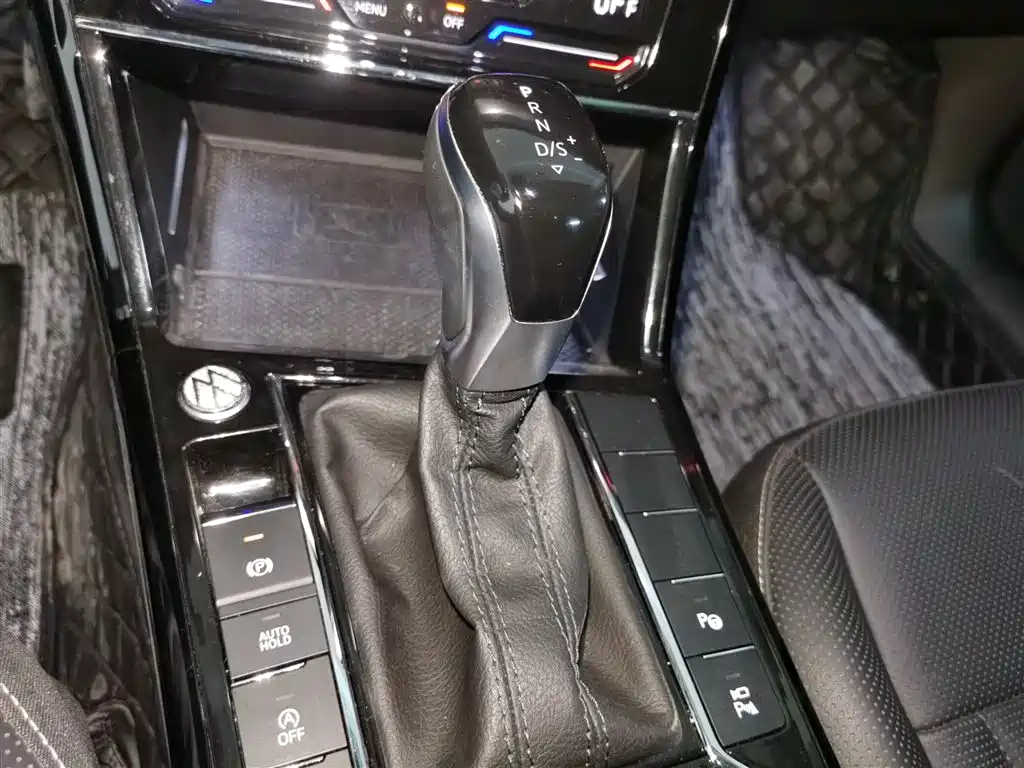 Volkswagen Passat 2023 Facelift 330TSI Luxury Edition фото 10