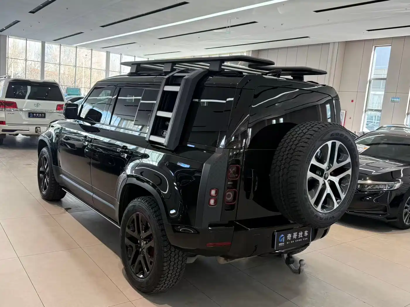 Land Rover Defender 2024 110 3.0T P400 Dark Special Edition фото 5