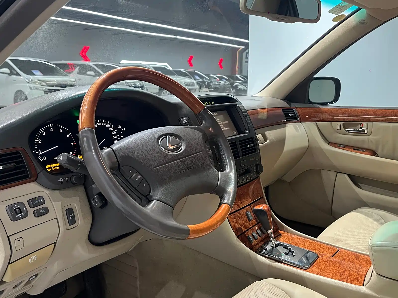 Фото 7 - Lexus LS