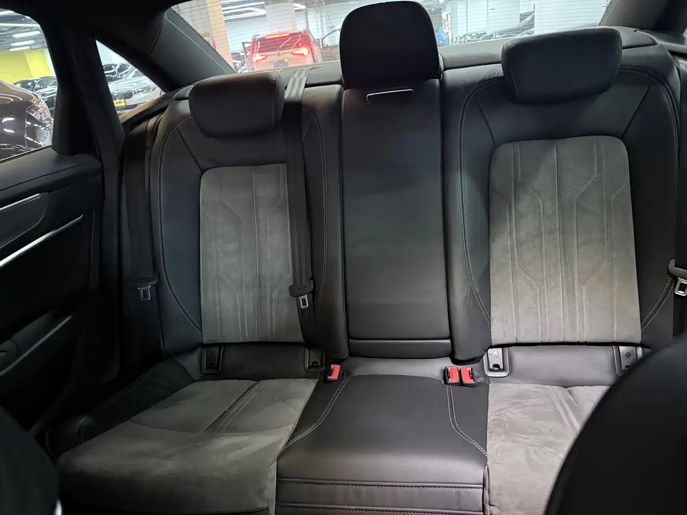 Audi A6L 2023 45 TFSI Premium Selection Elegance фото 13