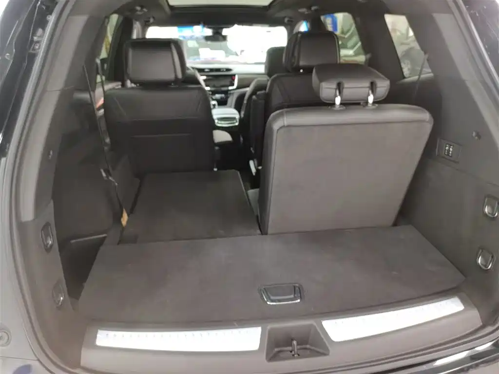 CADILLAC XT6