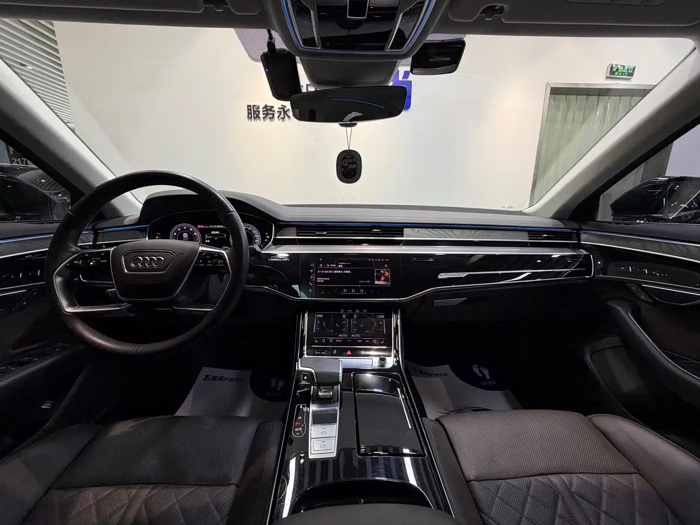 Audi A8 2022 A8L 50 TFSI quattro Comfort Collector's Edition фото 12