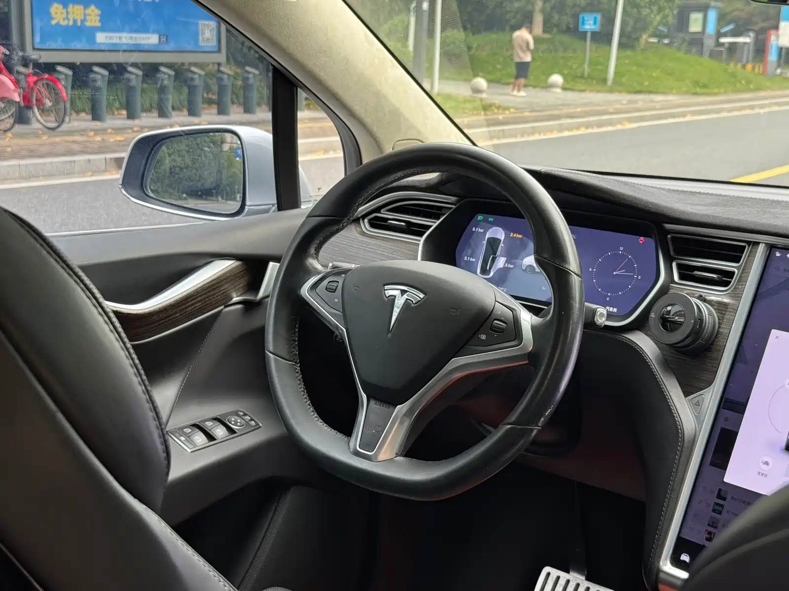 Фото 13 - Tesla Model X