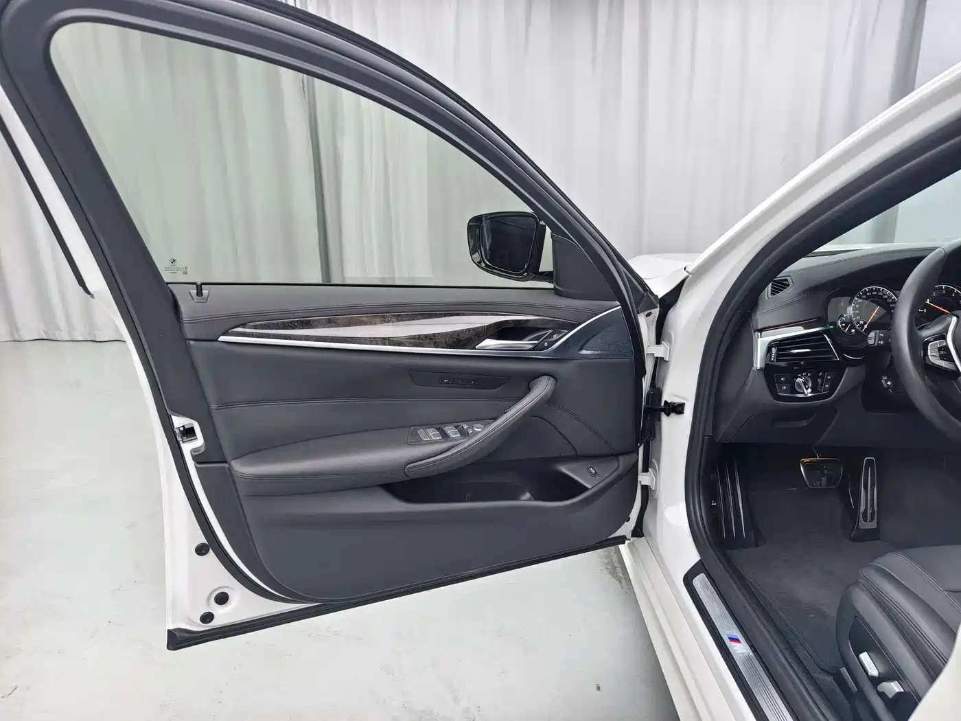BMW 5 Series 2018 525Li M Sport Package фото 5