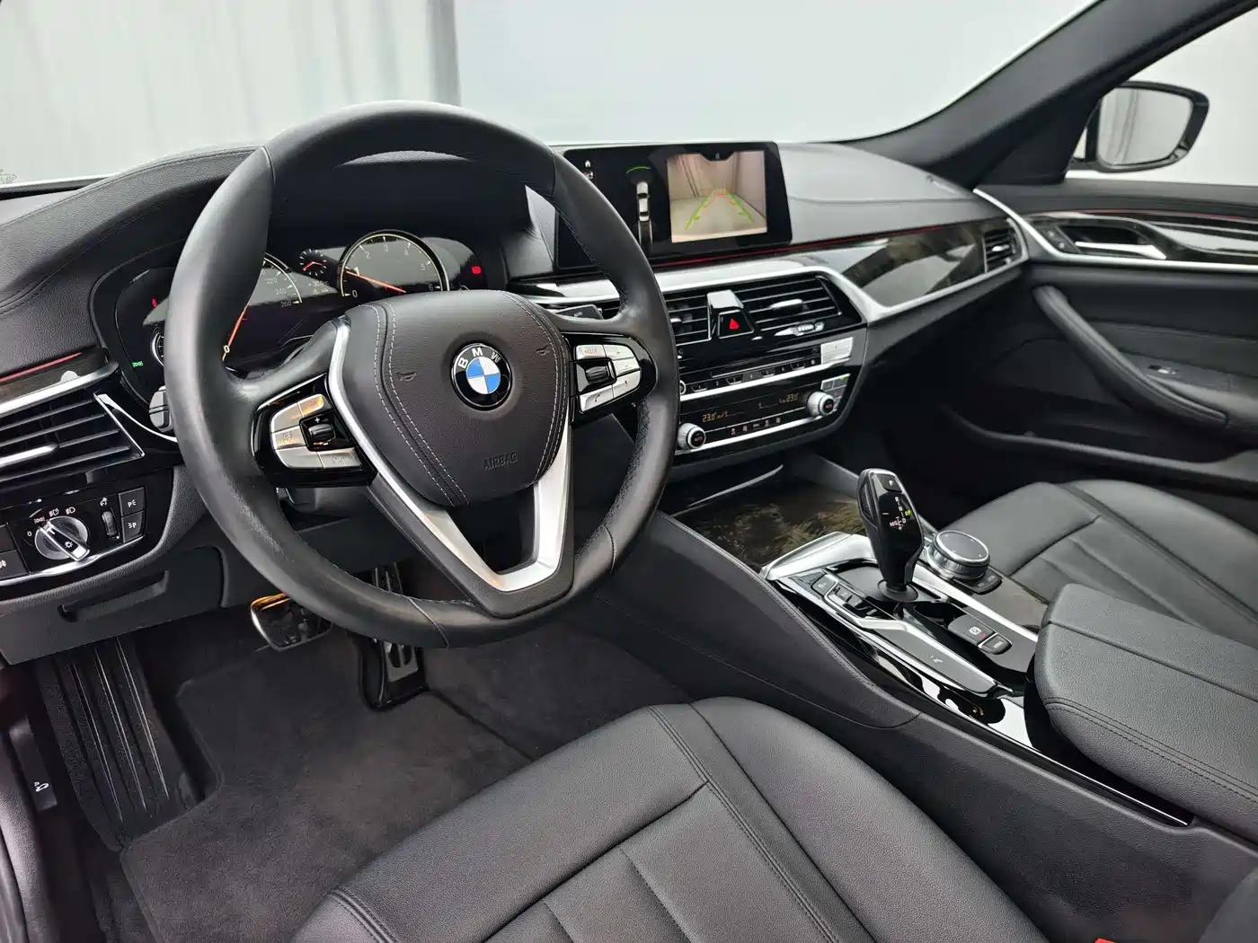 BMW 5 Series 2018 525Li M Sport Package фото 10
