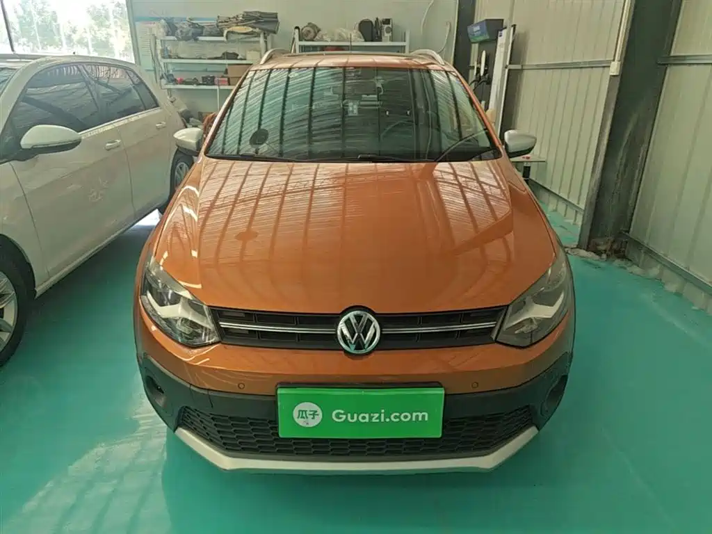 Volkswagen Polo 2016 1.6L Cross Polo Automatic фото 3