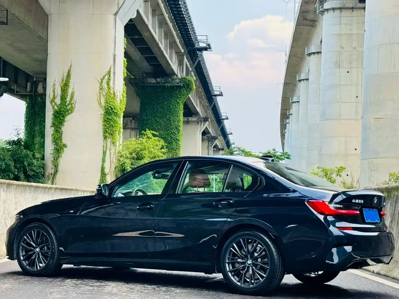 BMW 3 Series 2022 330i M Sport Shadow Edition фото 7