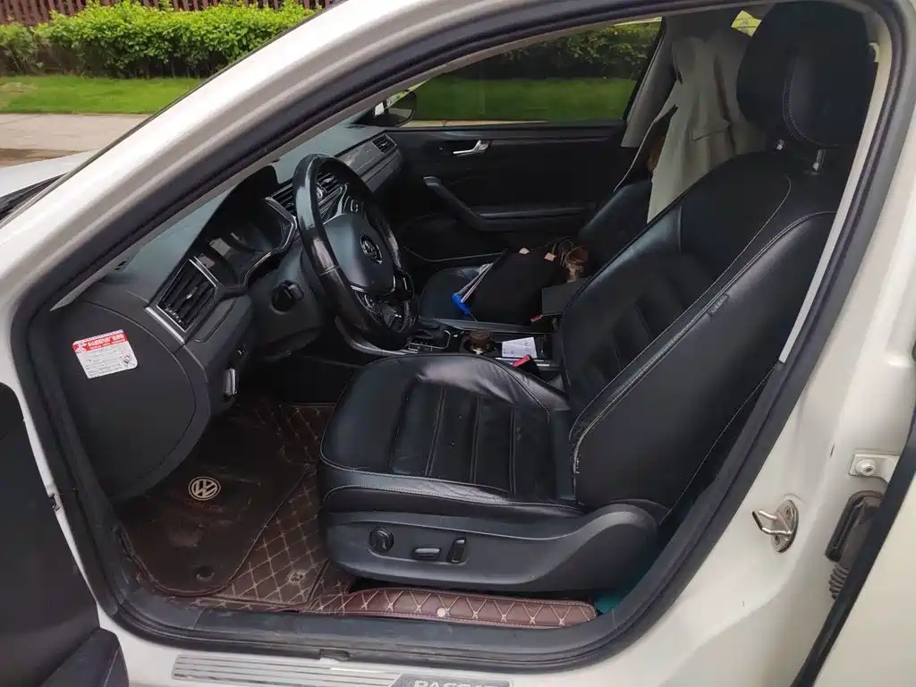 Photo 8 - Volkswagen Passat