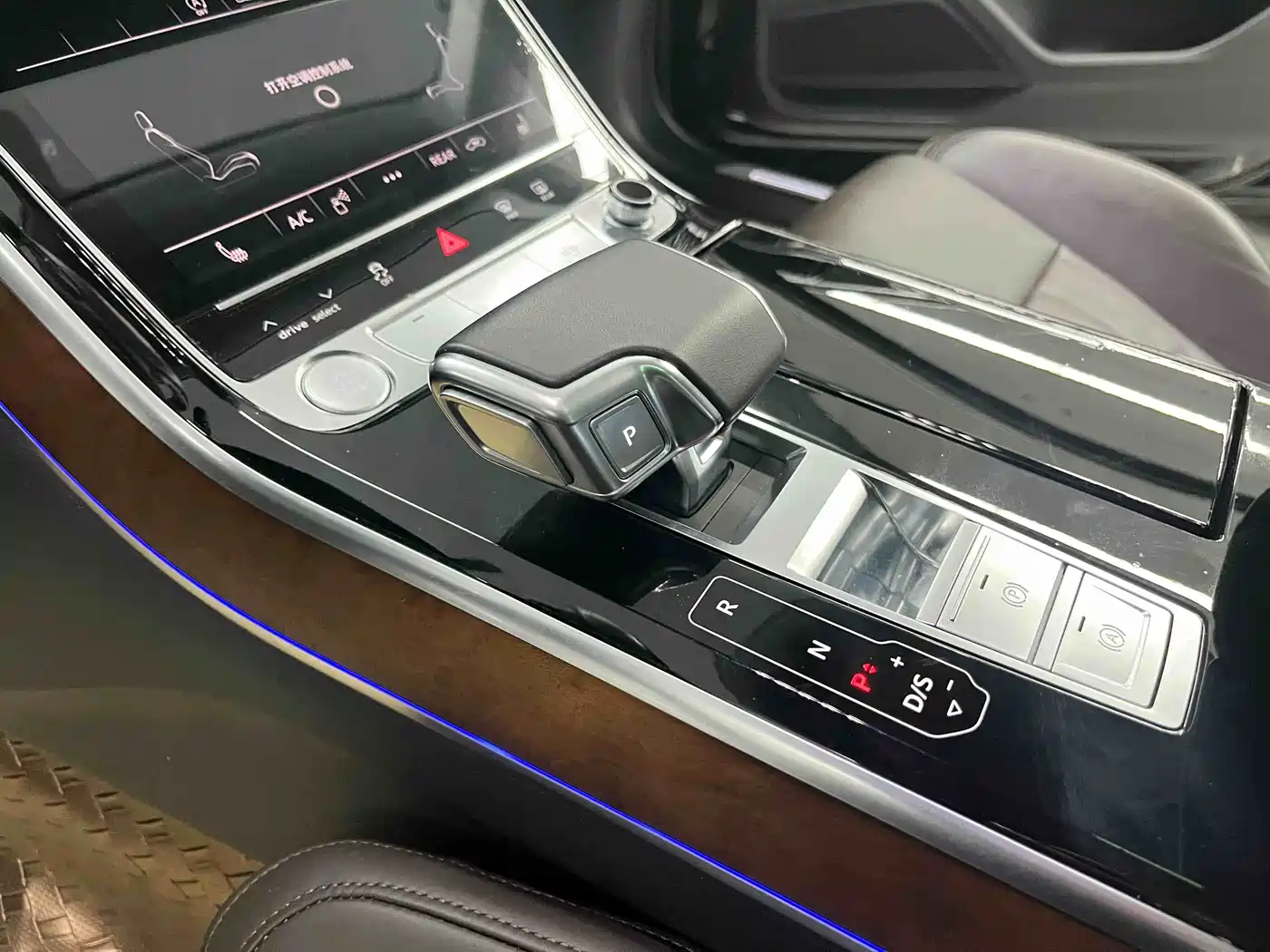 Audi A8 2019 Facelift Plus A8L 50 TFSI quattro Comfort фото 17