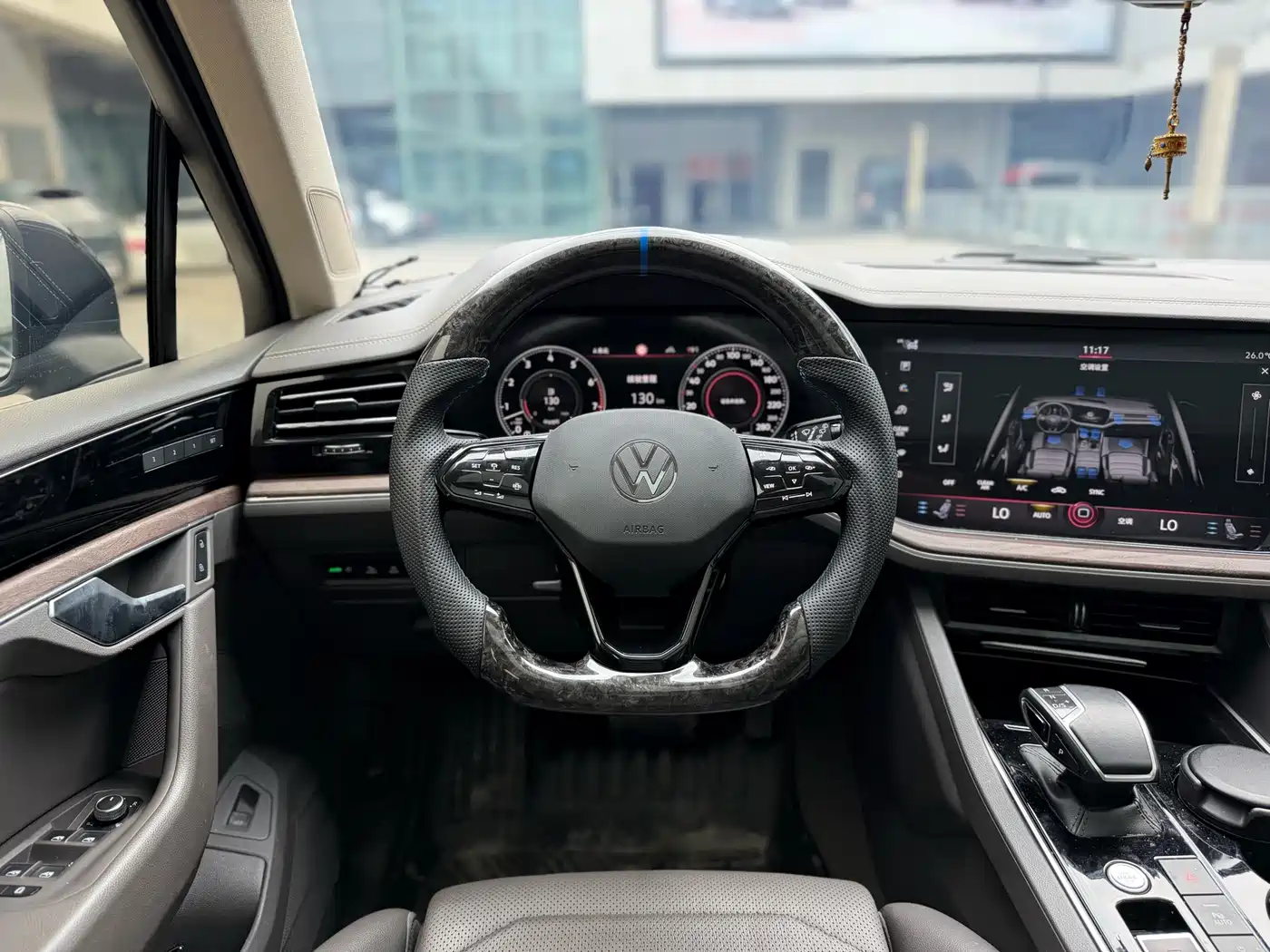 Volkswagen Touareg 2023 3.0TSI R-Line Black Sports Package фото 28