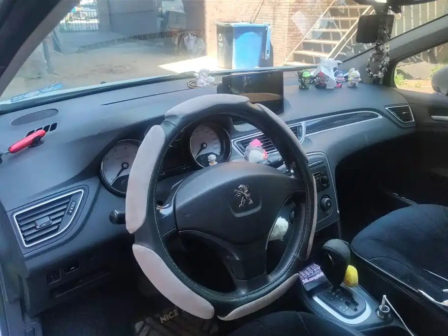 Peugeot 308 2014 Model Joy Edition Classic 1.6L Automatic Superior Style фото 12