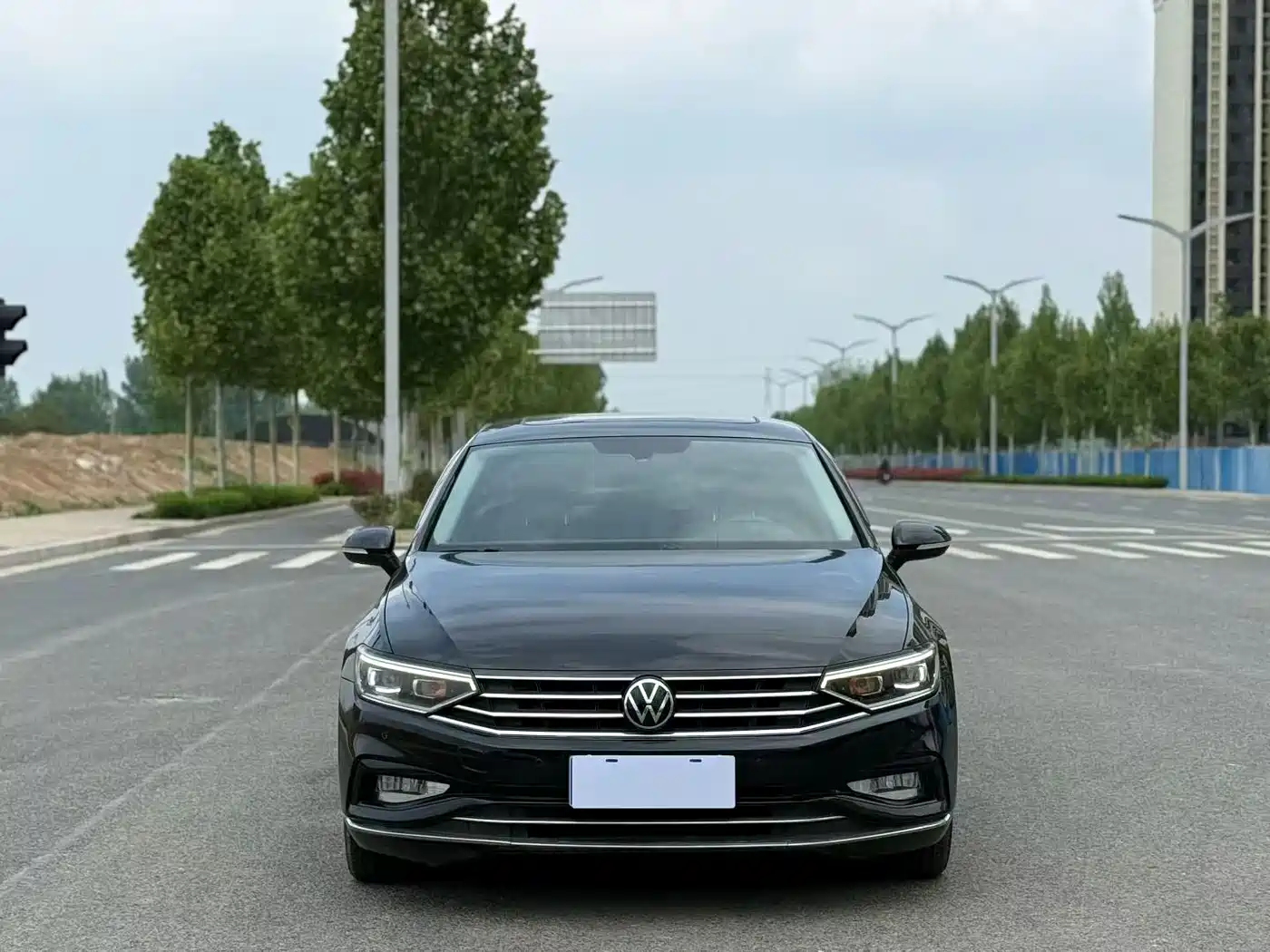 Volkswagen Magotan 2021 330TSI DSG 30th Anniversary Edition фото 2
