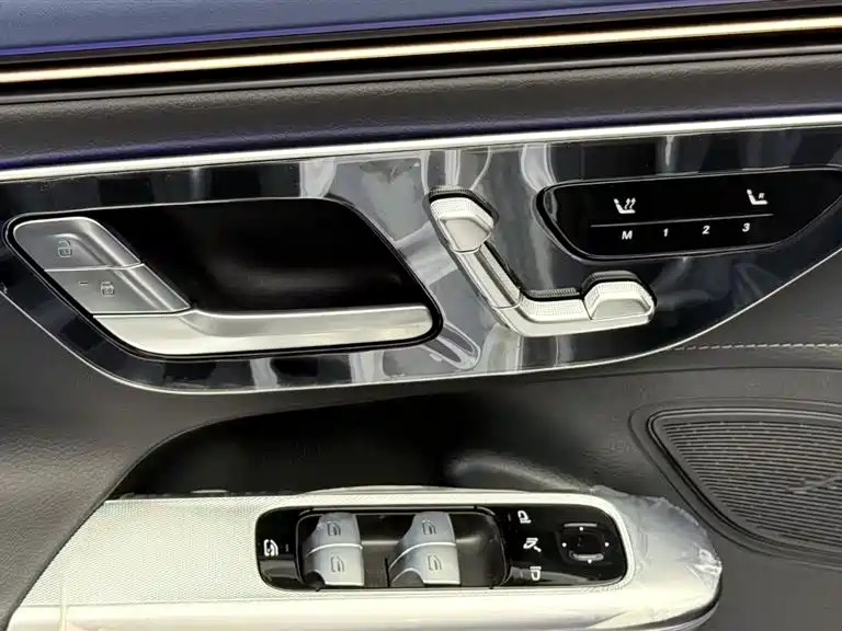 Mercedes-Benz EQE 2025 Model 500 4MATIC Luxury Edition фото 12