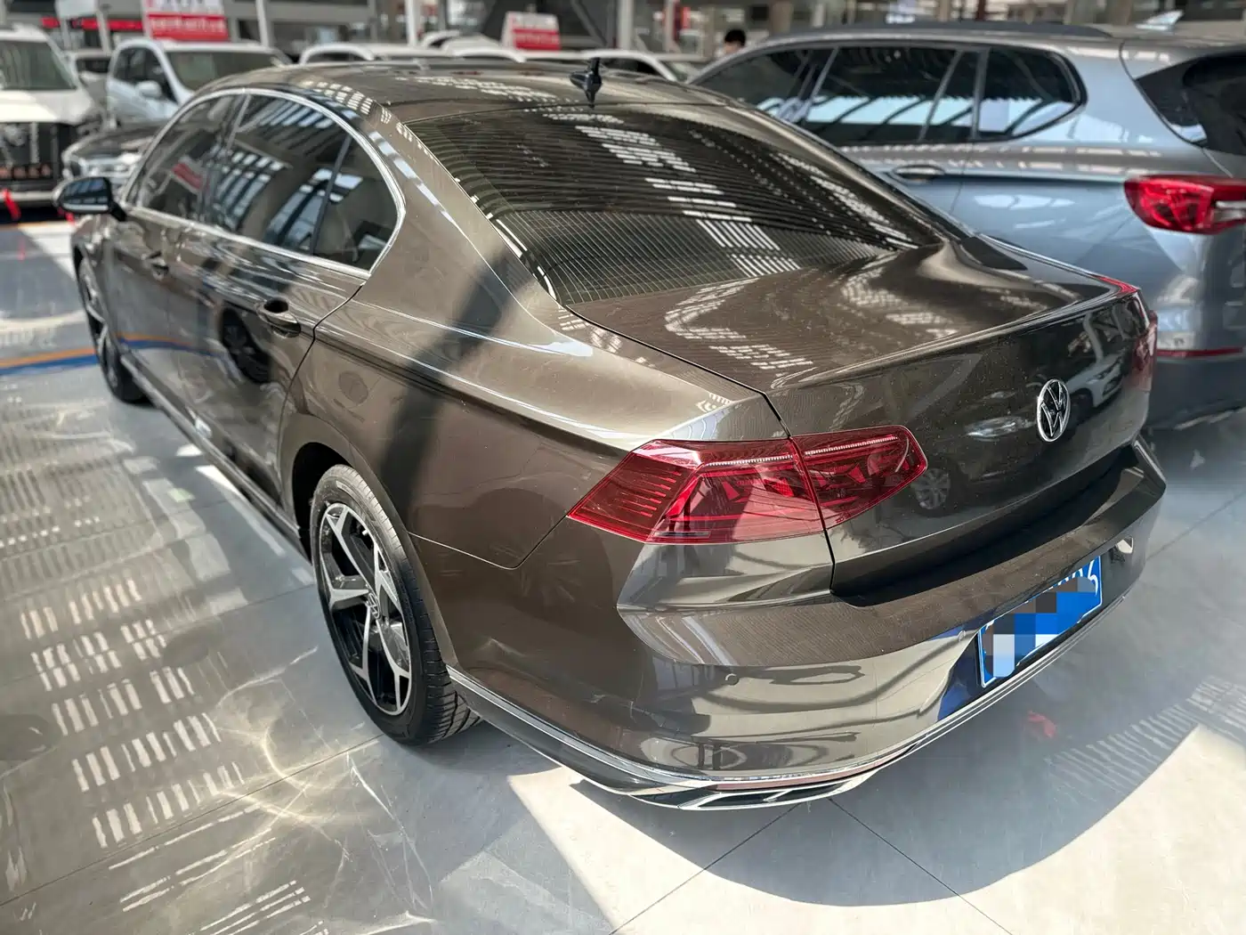 Volkswagen Magotan 2023 Model 2 Million Commemorative Edition 330TSI DSG Luxury фото 14