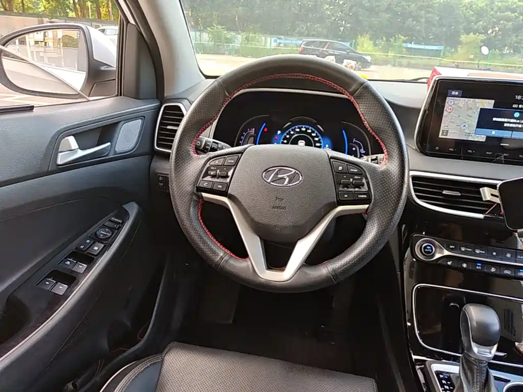 Фото 11 - Hyundai Tucson