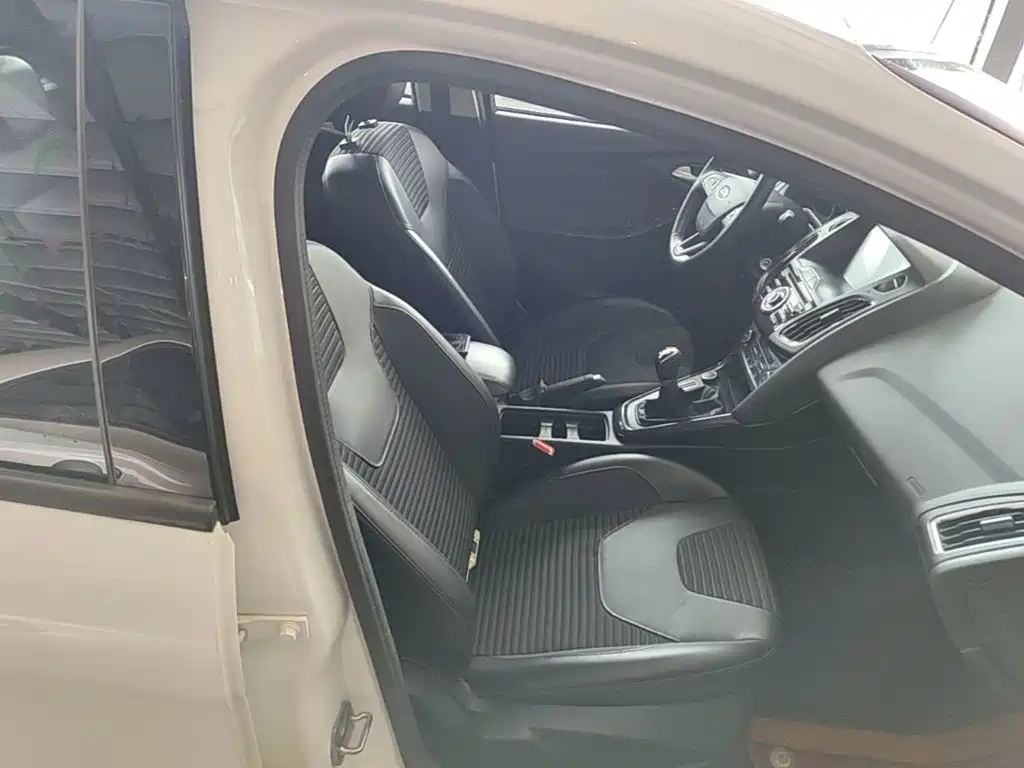 Фото 20 - Ford Focus