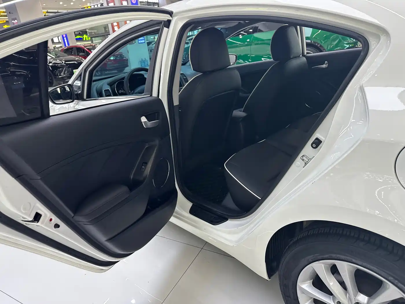 Kia K3 2016 1.6L Automatic GLS фото 11