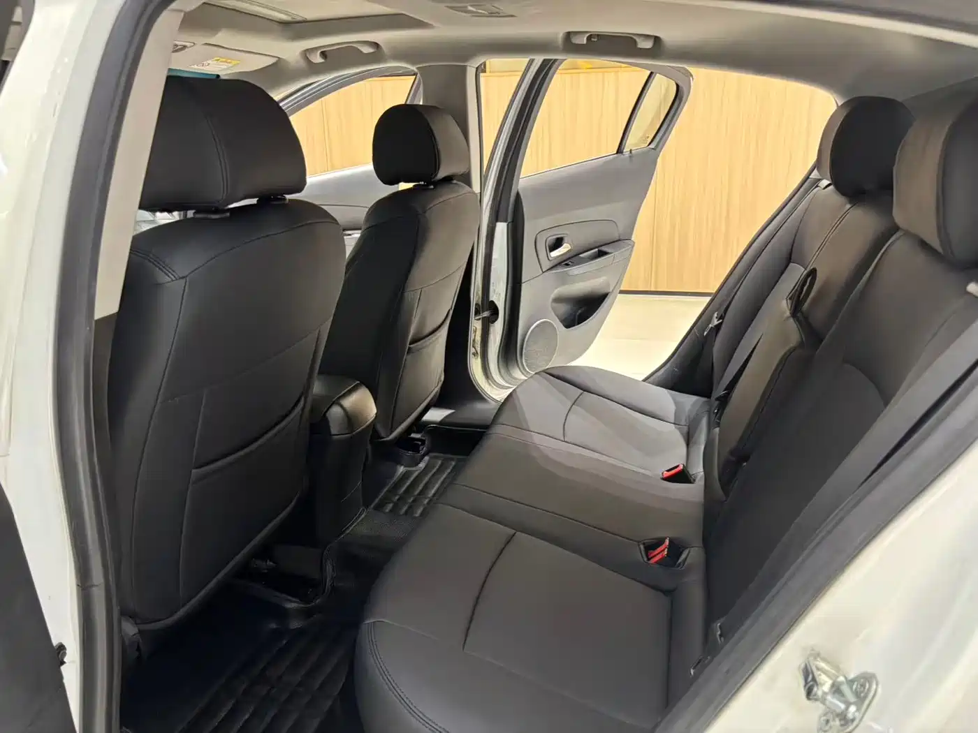 Chevrolet Cruze 2013 Hatchback 1.6L Automatic Luxury фото 9