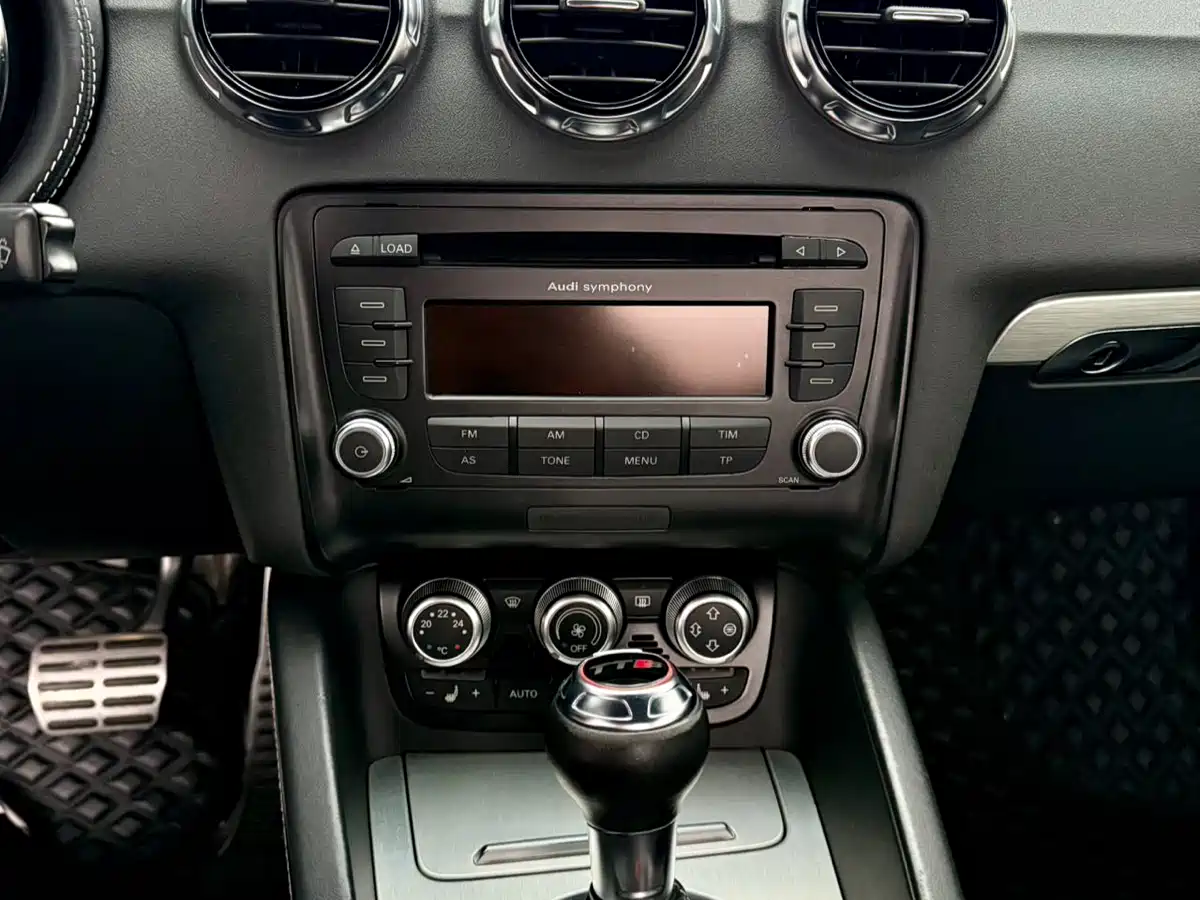 Audi TTS 2011 Model TTS Coupe 2.0TFSI quattro фото 16