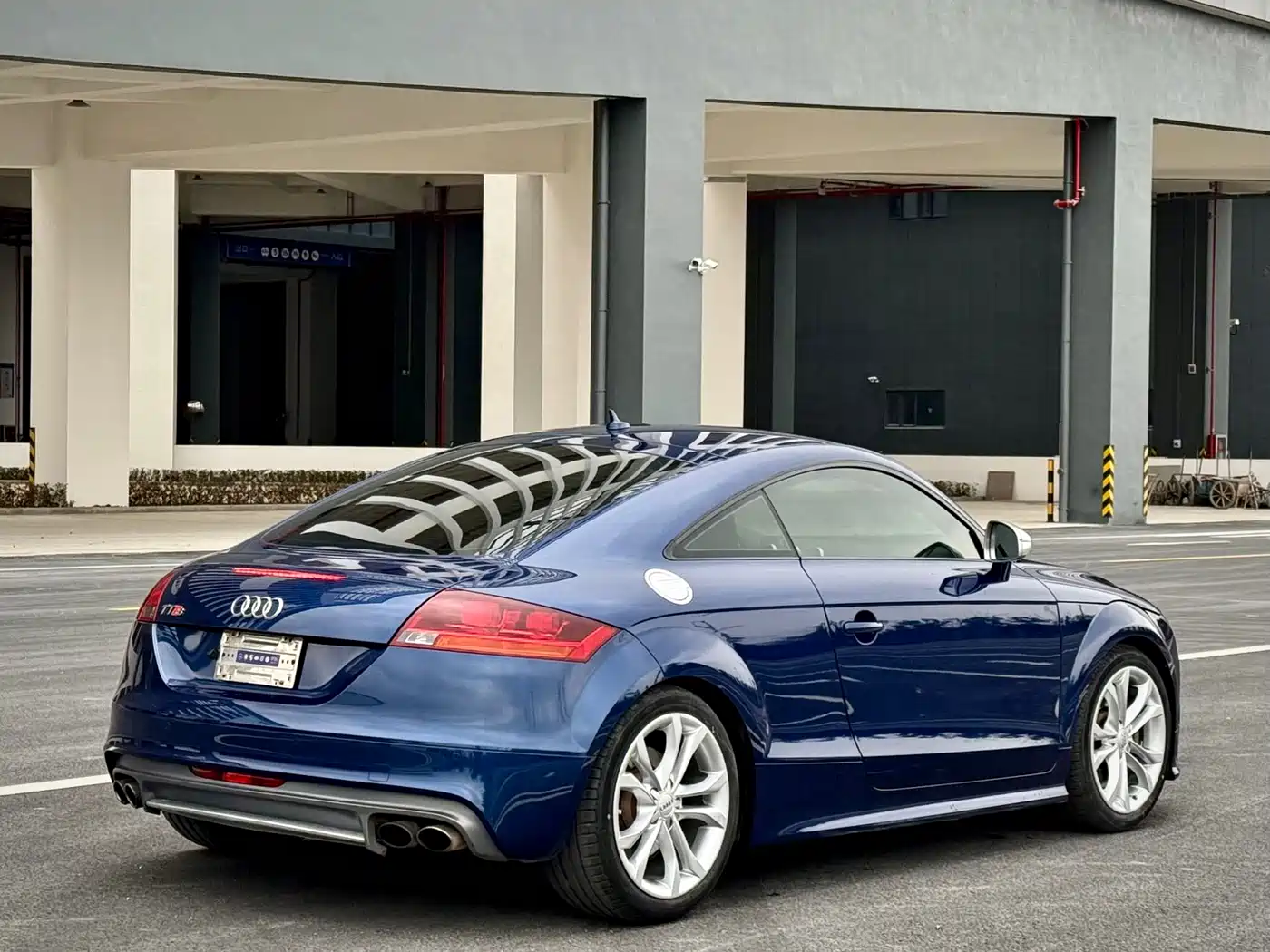 Audi TTS 2011 Model TTS Coupe 2.0TFSI quattro фото 6