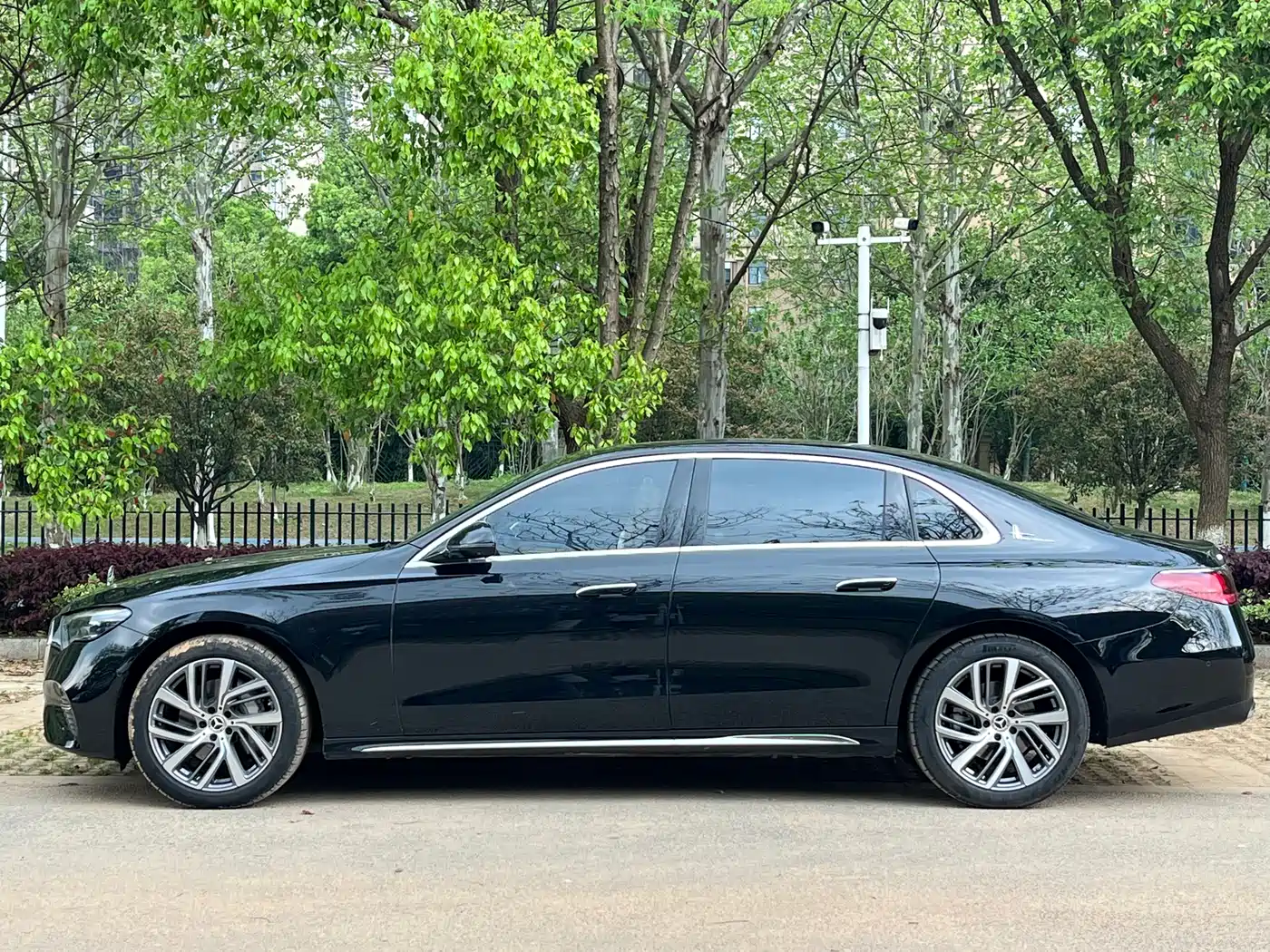 Mercedes-Benz E-Class 2024 E 300 L Fashion фото 4