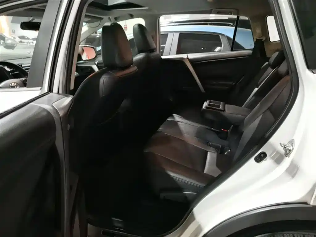 Toyota RAV4 Rongfang 2016 2.0L CVT 2WD Trend (China V) фото 17