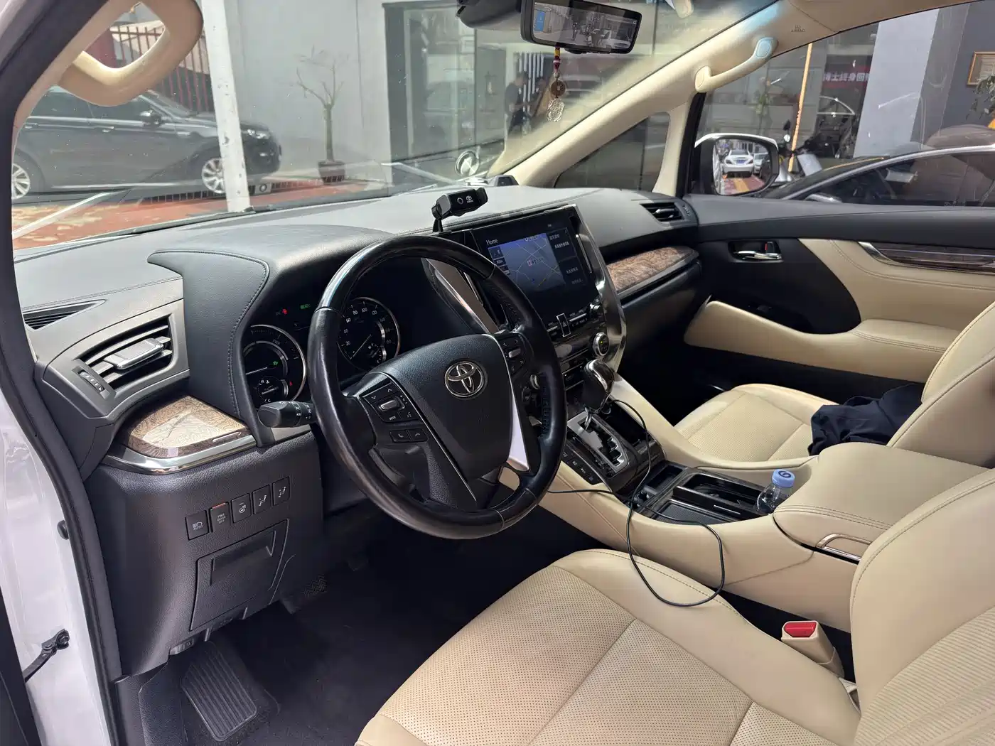 Toyota Alphard 2021 Hybrid 2.5L Ultimate фото 11