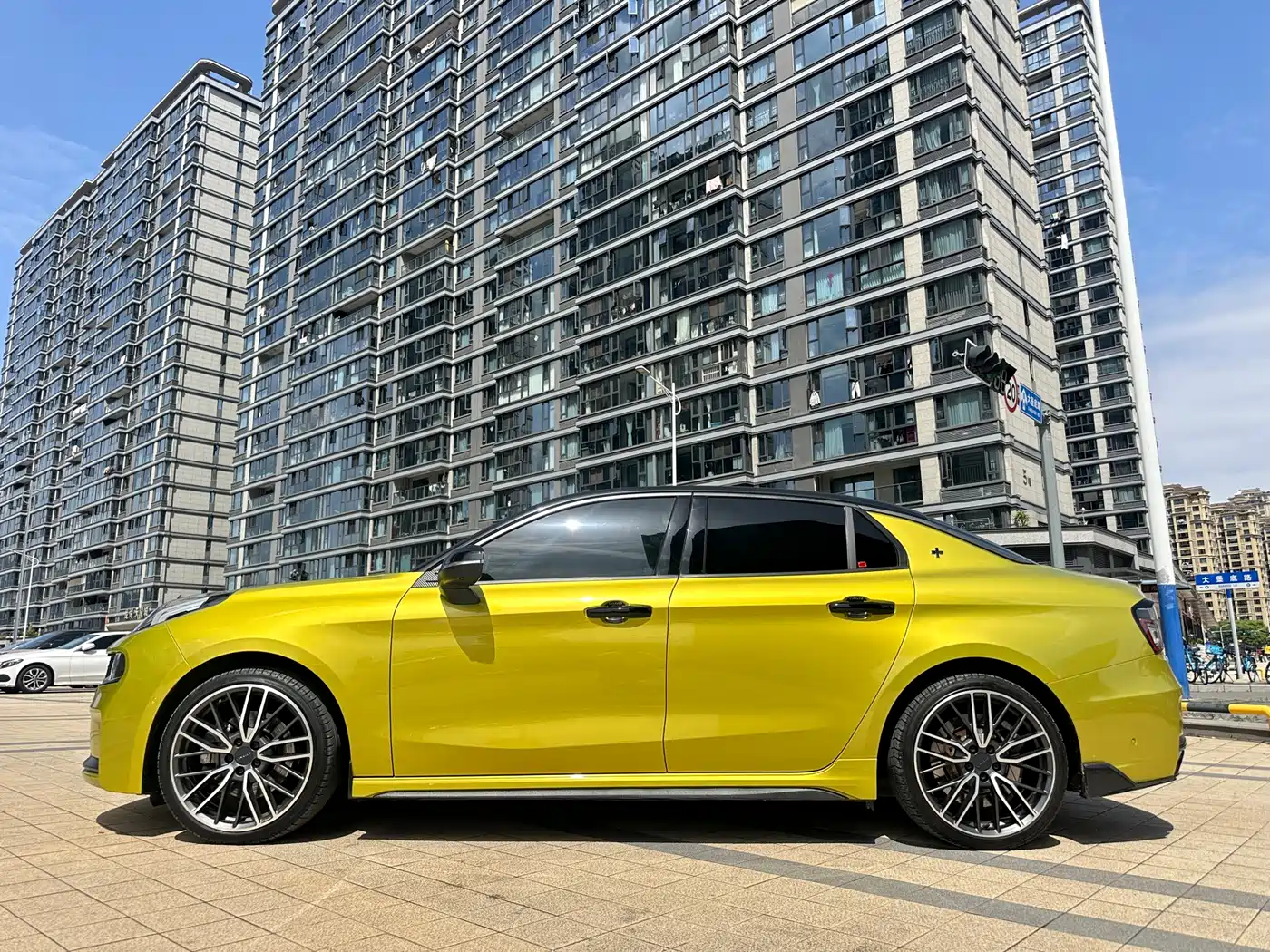 Lynk & Co 03 2021 03+ 2.0TD Auto Wind Rider Edition фото 4