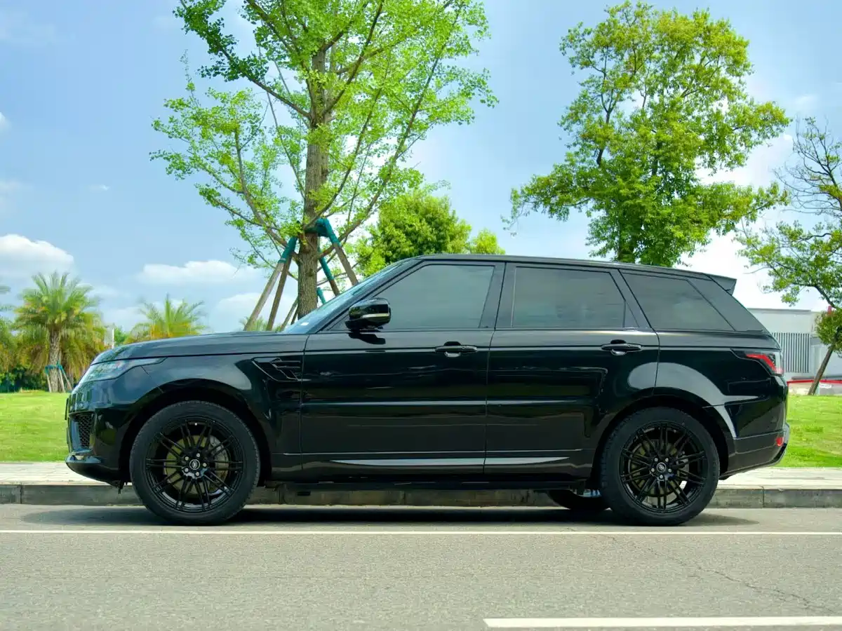Land Rover Range Rover Sport 2021 3.0 L6 Gloss Black Edition фото 3