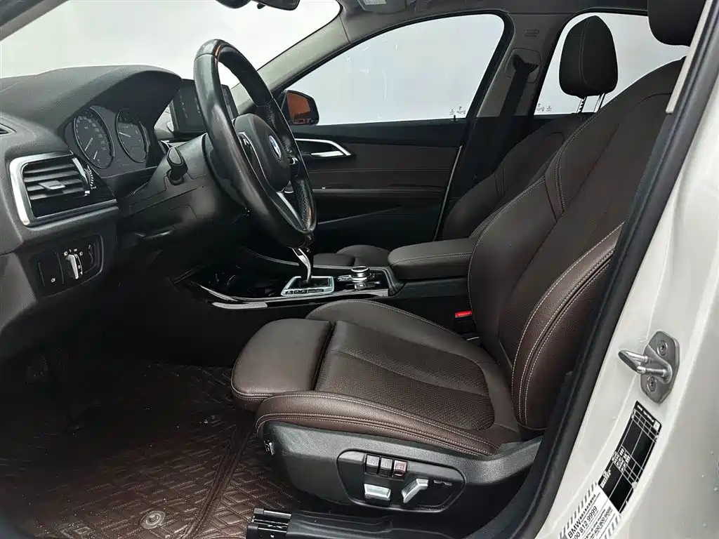 BMW 1 Series 2022 120i M Sport Shadow Edition фото 19