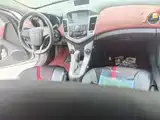 Photo 11 - Chevrolet Cruze