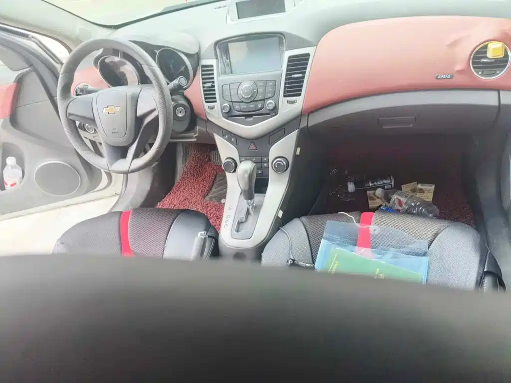 Photo 11 - Chevrolet Cruze
