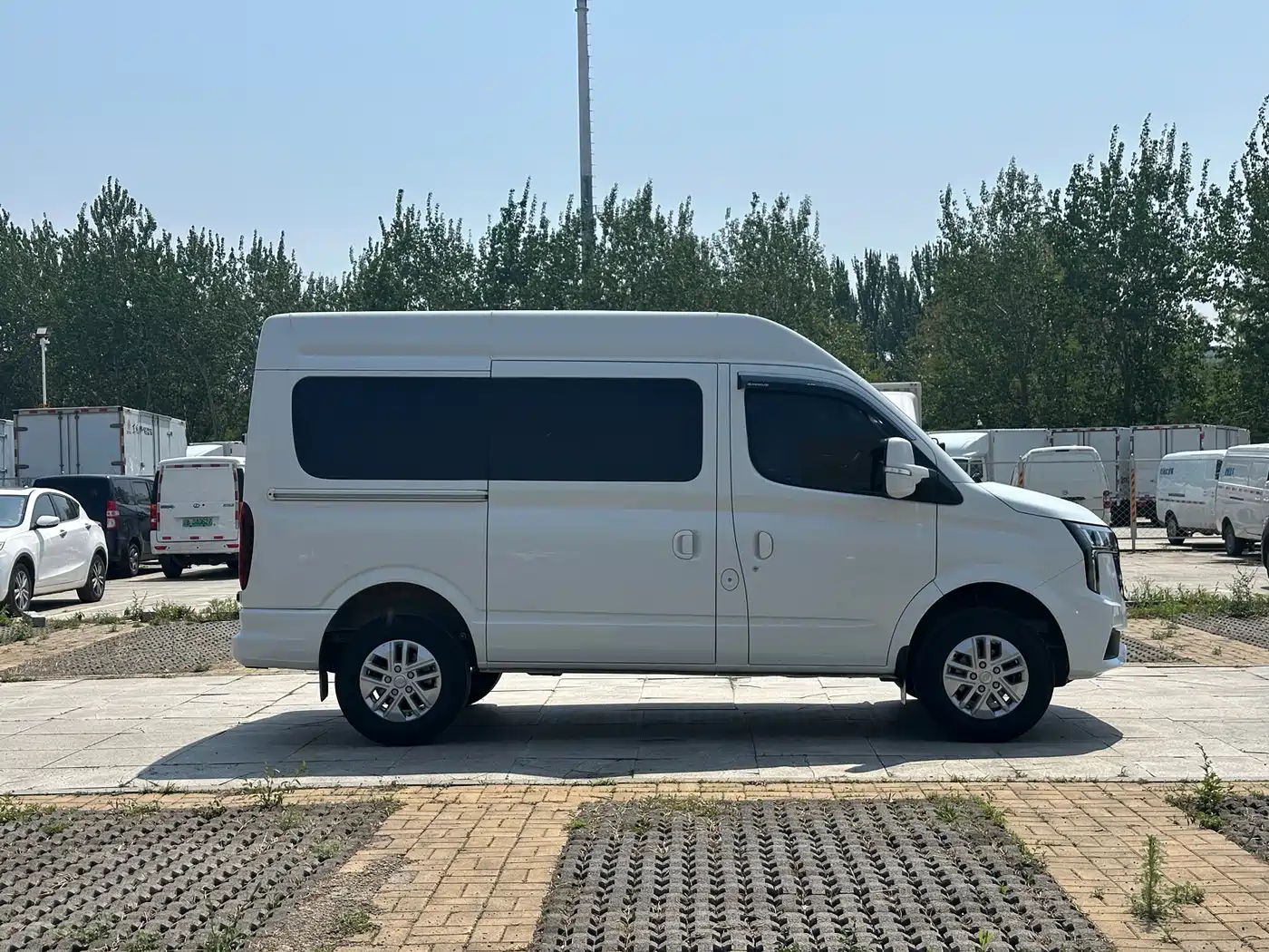 SAIC Maxus Xintu V80 2025 PRO Aoyun 2.0T Manual Short Wheelbase Medium Roof 5/6-Seater фото 18