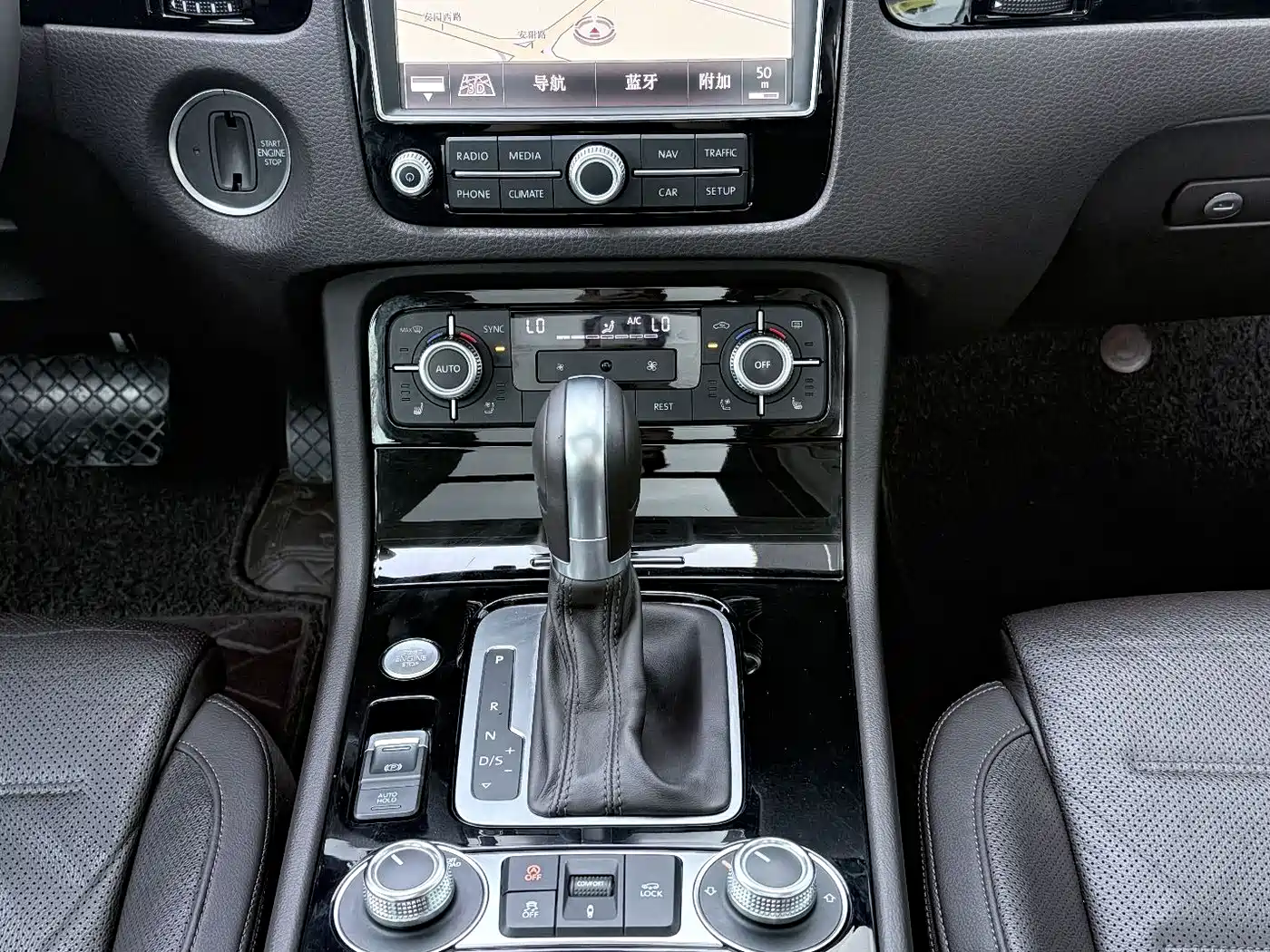 Volkswagen Touareg 2017 3.0TSI Explorer Edition фото 13