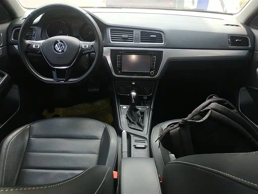 Volkswagen Lavida Tour 2017 180TSI DSG Comfort Edition фото 9