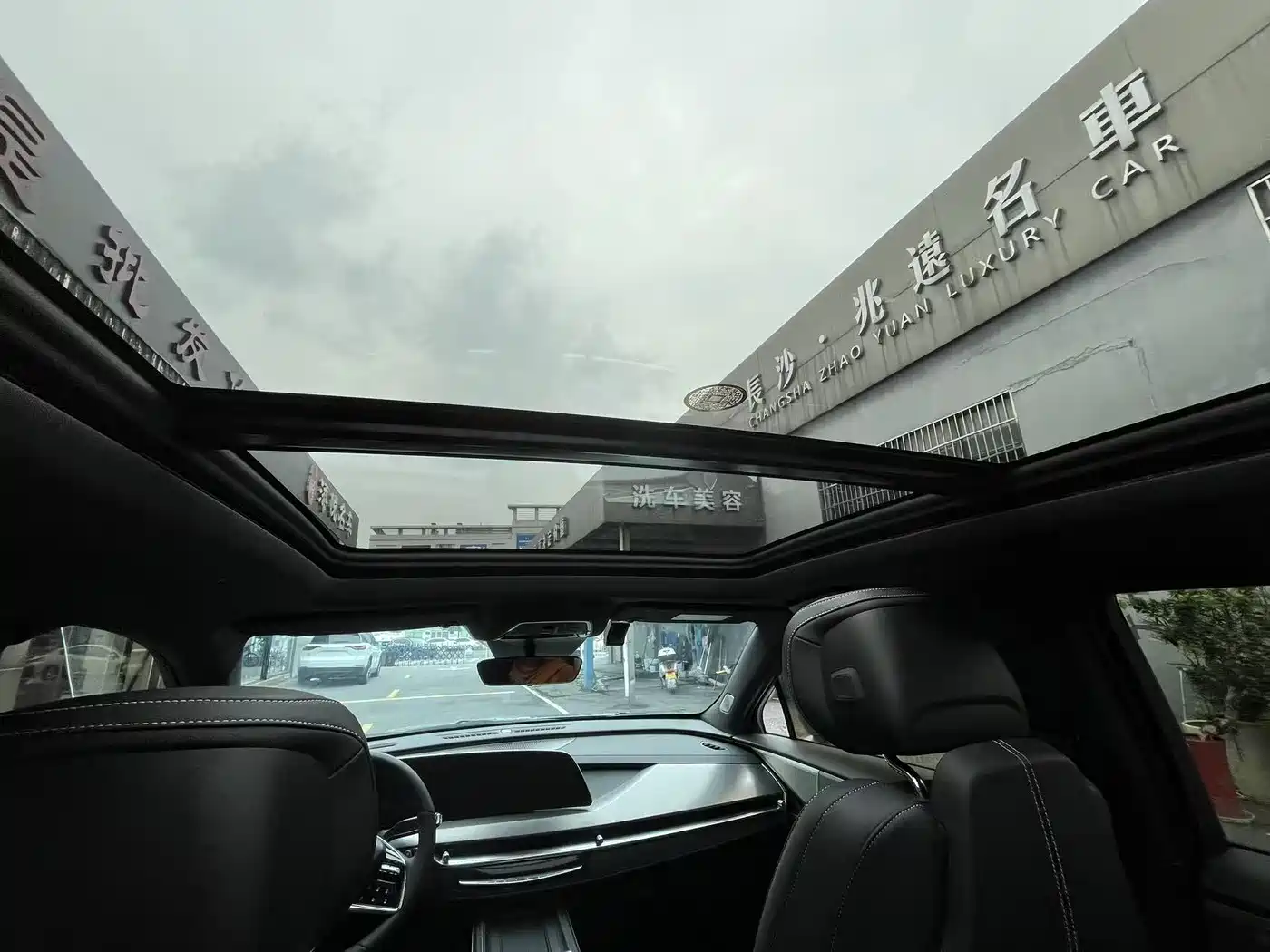 Cadillac XT5 2025 2.0T Premium Model фото 15