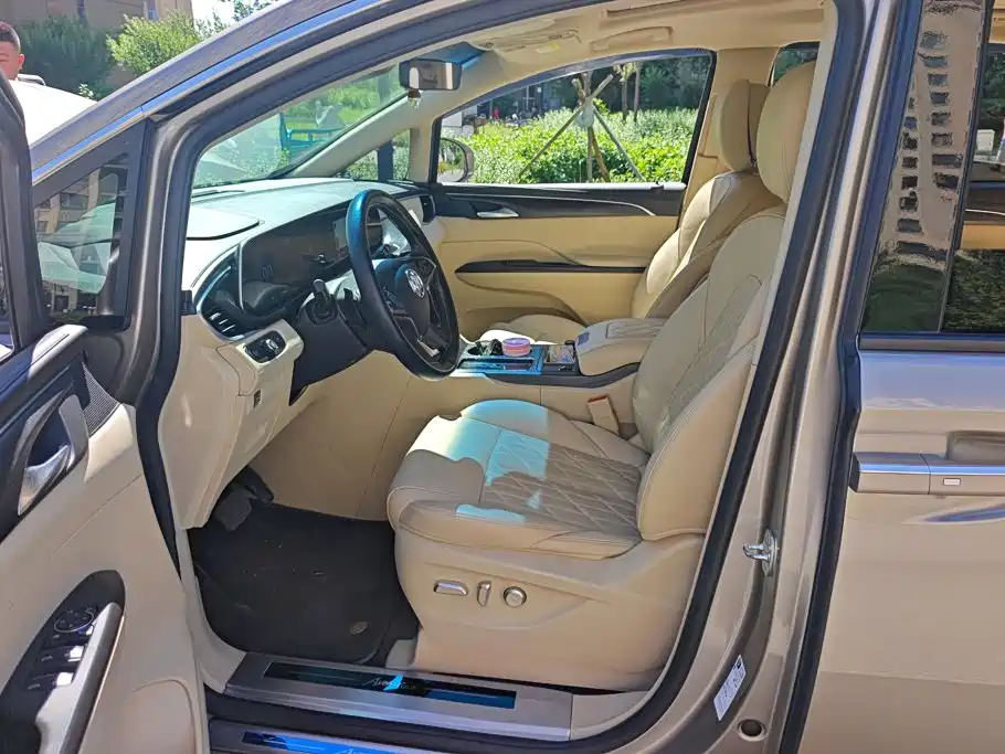 Photo 9 - Buick GL8