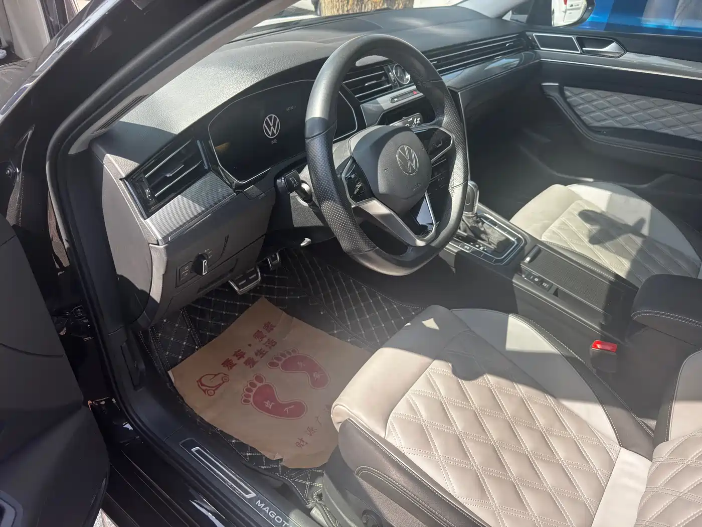 Volkswagen Magotan 2023 Model 2 Million Units Commemorative Edition 280TSI DSG Leading Version фото 5