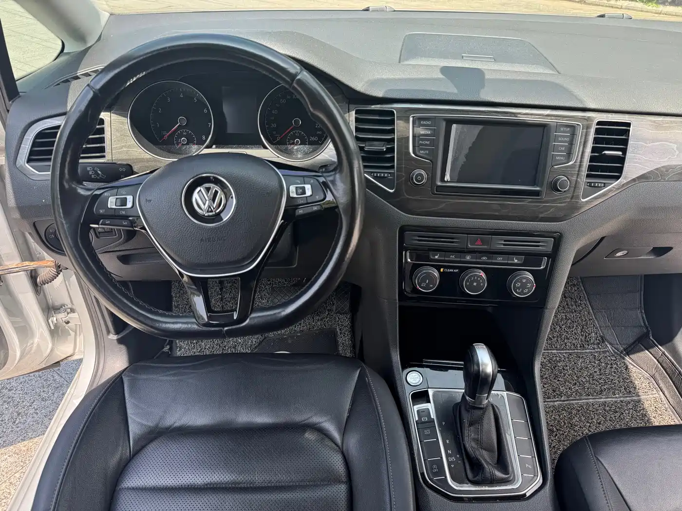 Volkswagen Golf Sportsvan 2016 230TSI Automatic Luxury фото 6