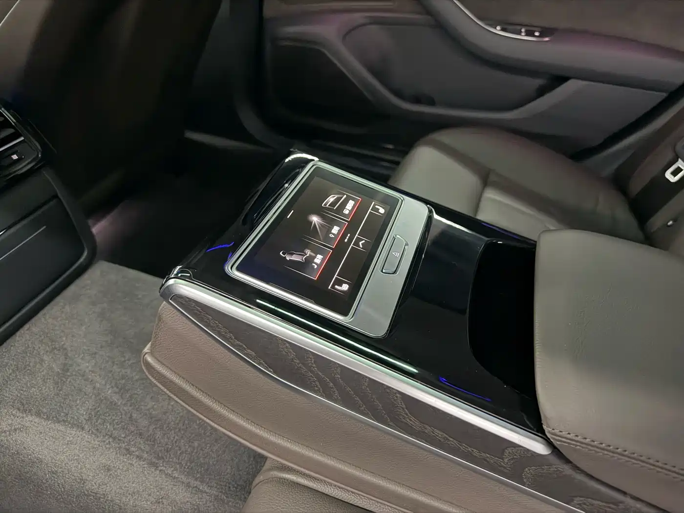 Audi A8 2018 A8L 55 TFSI quattro Launch Elite фото 12