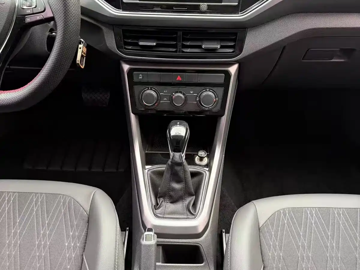 Volkswagen T-Cross 2019 1.5L Automatic Comfort Edition фото 9