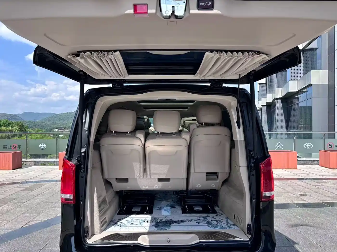 Mercedes-Benz V-Class 2022 V 260 L Long Wheelbase Prestige Edition фото 14