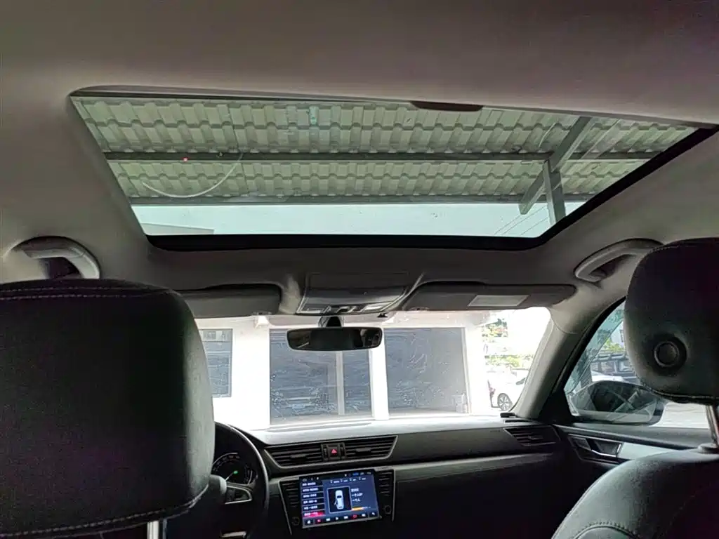 Škoda Superb 2016 TSI280 DSG Pioneer Edition фото 17