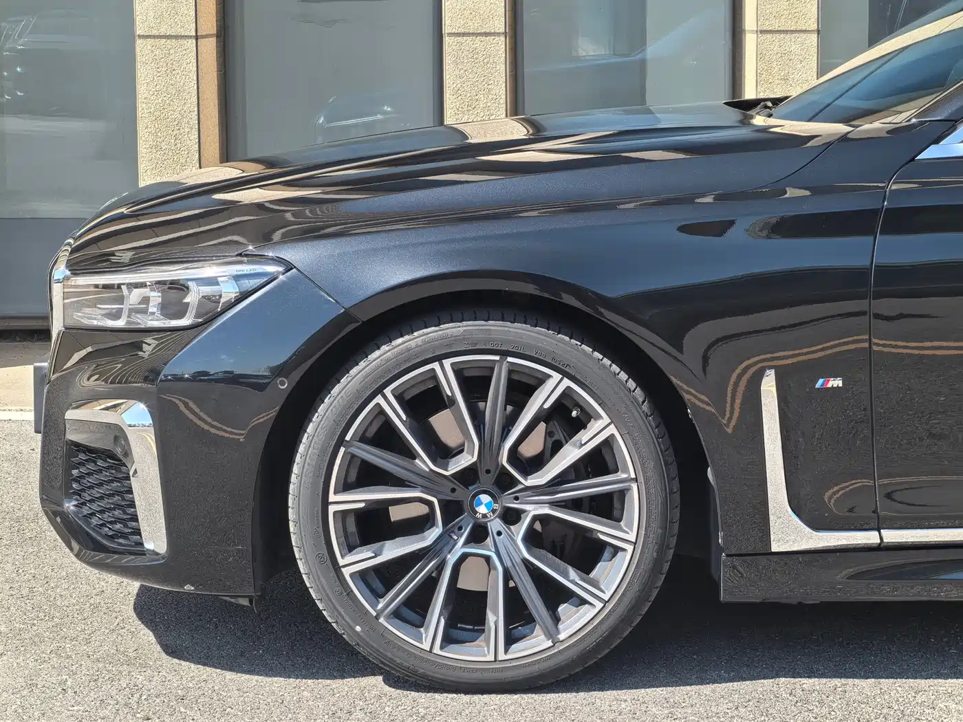 BMW 7 Series 2021 Model 740Li Leading M Sport Package фото 6