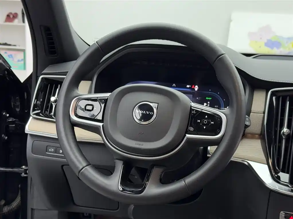 VOLVO XC90 PLUG-IN HYBRID