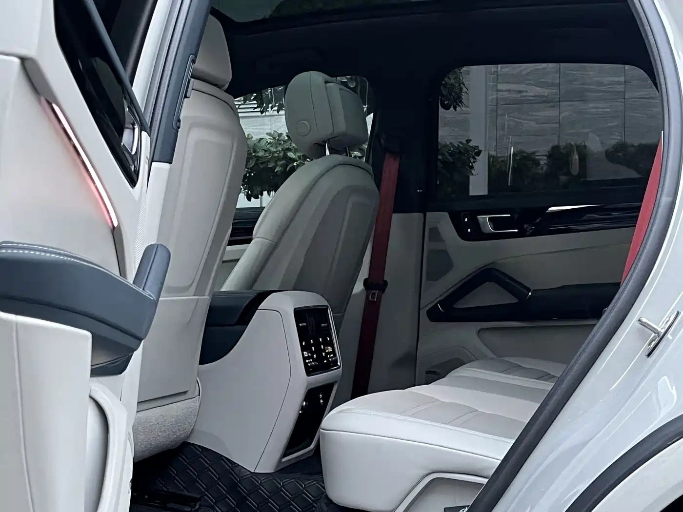 Porsche Cayenne 2022 Cayenne S 2.9T Platinum Edition фото 10